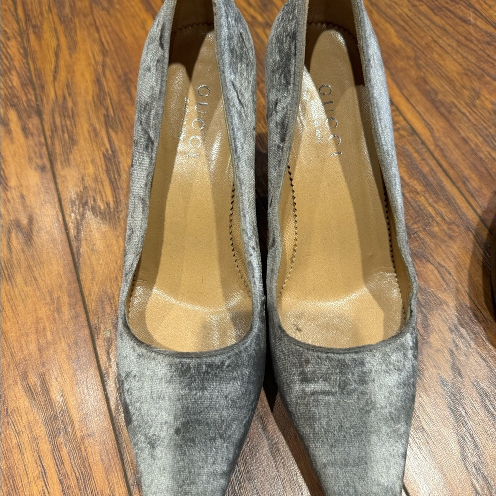 Gucci Grey Pointed Heals